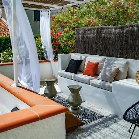 Апартаменты Le Duplex De La Morane - Piscine Privee